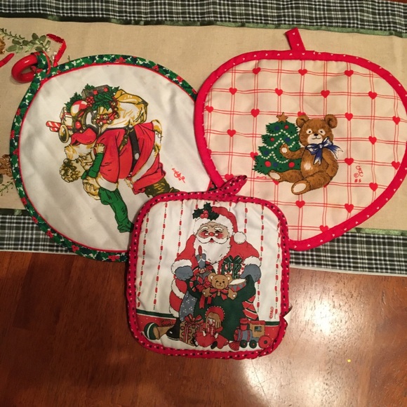 Never Used Vintage Xmas Towel & Pot Holder Bundle - Picture 3 of 5